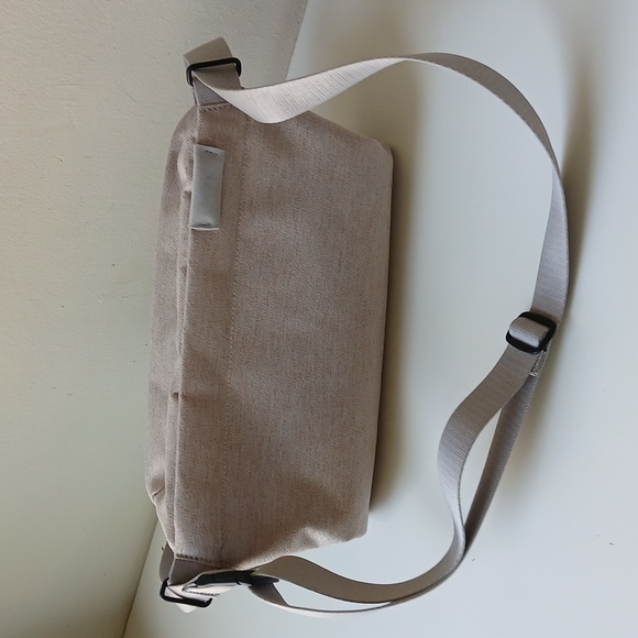 Bellroy Saltbush Sling Bag NWT - Picture 1 of 12